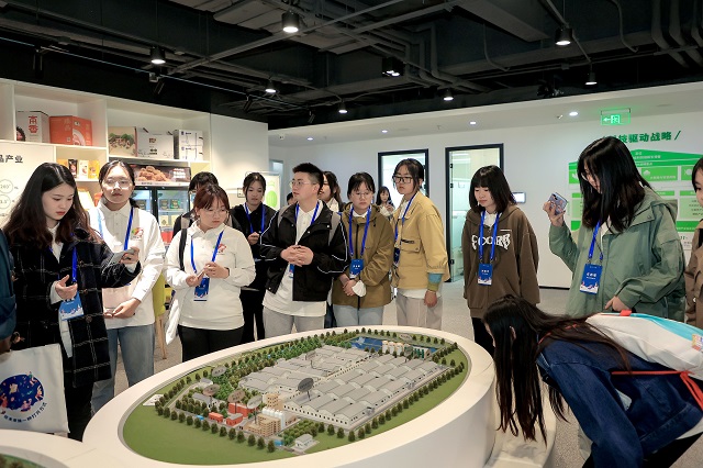 我集团师生代表赴北京参与2022公益未来·中西部就业支持项目成果汇报会