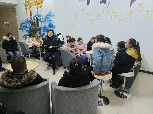 我集团教师兼任书院成长导师 课上课下教书育人
