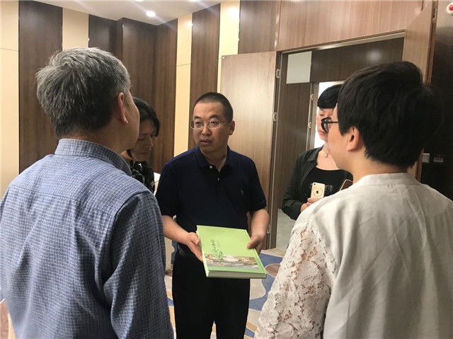 太阳集团tcy8722教师走进农谷大数据中心学习交流