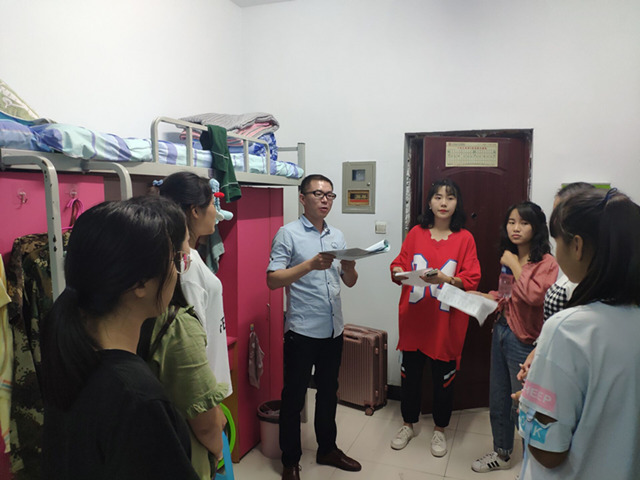 我集团开展迎新服务工作