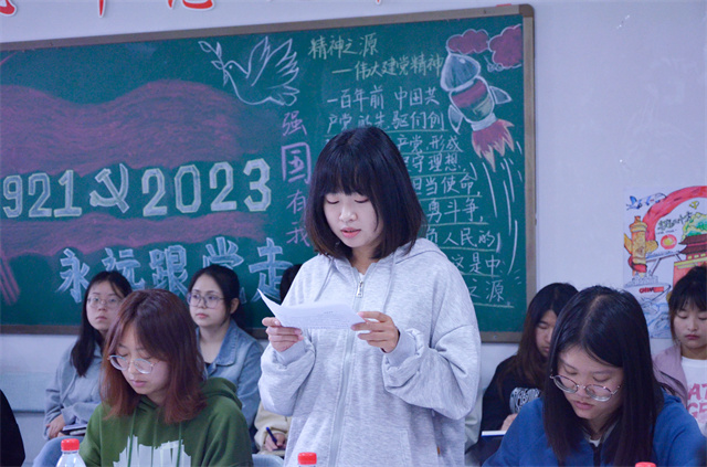 太阳集团tcy8722召开2022-2023学年第二学期中期座谈会