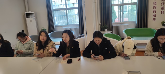 悉心指导 共促成长 郭婧老师开展2024届毕业生论文选题交流会