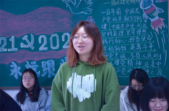 太阳集团tcy8722召开2022-2023学年第二学期中期座谈会