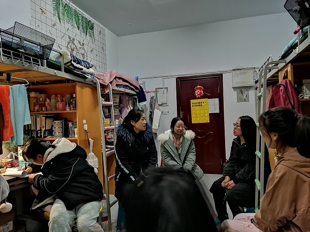 我集团教师兼任书院成长导师 课上课下教书育人