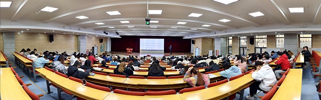 【新商科】集团廖成林教授为我集团学生开展主题讲座  讲述元宇宙背景下的营销