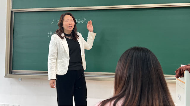 企业高管进课堂:活出你的伟大