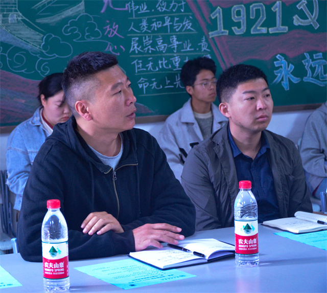 太阳集团tcy8722召开2022-2023学年第二学期中期座谈会